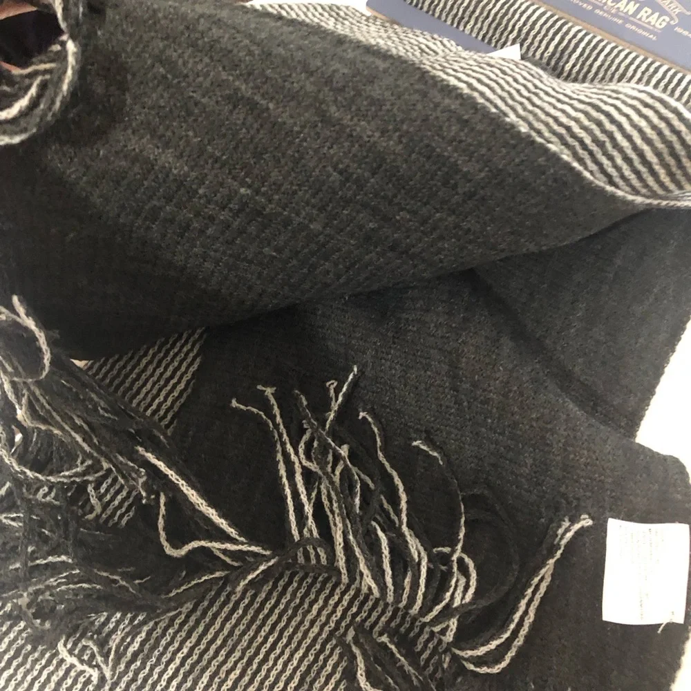 AMERICAN RAG CIE Mens 3-Pc Winter Set Fringe Scarf Beanie Gloves Gray NWT